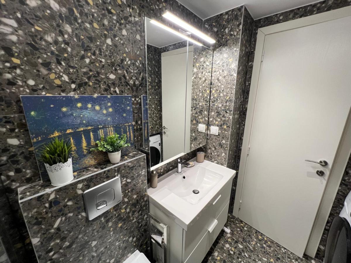 Chic Urban Escape By Thesbnb Apartment *